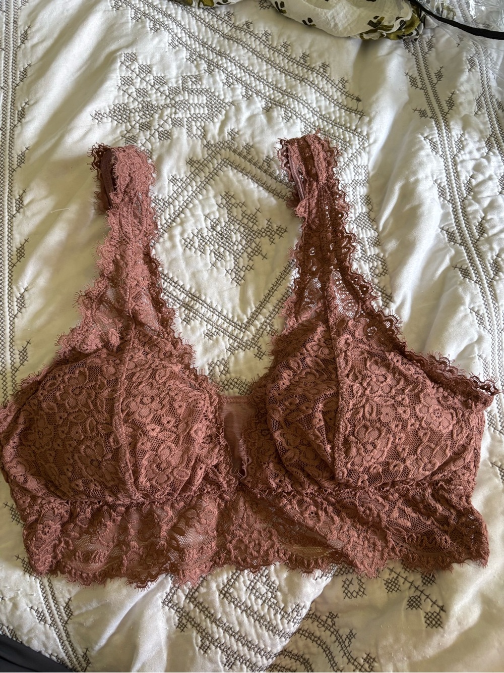 Aerie bralette Medium, lacy, terra cotta color, adjustable, pad inserts